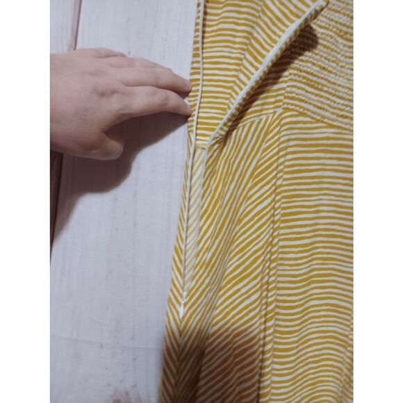 Old Navy Dress Womens Large Yellow White Striped Smocked Sundress Summer Pockets - Picture 5 of 8